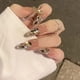 thumbnail image 1 of 24 uñas postizas brillantes color almendra nude con diamantes, doradas y brillantes, con pestañas adhesivas y limas estilo bailarina., 1 of 7