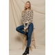 thumbnail image 5 of Saronite Suéter de Invierno de Viscosa Jacquard de Manga Larga con Estampado Animal, Cuello Redondo, Beige/Camel (para Mujer), 5 of 5