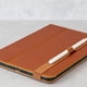 thumbnail image 4 of Funda de Cuero Casemade para iPad 10ª y 11ª Generación Color Tan, 4 of 8