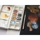 thumbnail image 2 of Set de acuarelas Cotman de Winsor & Newton, 8 medias pastillas, colores metálicos con pincel, 2 of 3