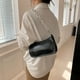 thumbnail image 3 of Bolso pequeño cuadrado con cremallera informal y contraste de moda de nueva tendencia, bolso de mano de cuero artificial sencillo, 3 of 5