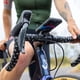thumbnail image 3 of Soporte para móvil Quad Lock Bike V3 + funda MAG para iPhone 16 Pro, 3 of 8