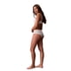thumbnail image 4 of Calzones Calvin Klein Invisibles Seamless Hipster para mujer x3, 4 of 6