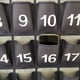 thumbnail image 5 of Organizador de pared y puerta para colgar artículos diversos, con 30 bolsillos y calculadora numerada para el aula (con 30 bolsillos digitales), 5 of 8