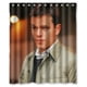 thumbnail image 1 of Cortina de ducha de Matt Damon, el joven actor, con ganchos, tamaño 60 x 72 pulgadas, 1 of 3
