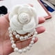 thumbnail image 4 of Broches de flores de camelia de tela, alfileres, borlas de perlas, broches de joyería para mujeres, cuello de camisa, accesorios de ropa, regalos de fiesta y boda, acero de aleación, sin piedras preci, 4 of 7