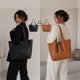 thumbnail image 4 of Bolso Shopper Reversible NegroCafé 49x34x14 cm con estuche, 4 of 4