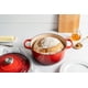 thumbnail image 4 of Horno holandés Le Creuset de hierro fundido esmaltado de 7.25 cuartos de galón, color cereza, 4 of 5
