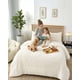 thumbnail image 1 of Cubrecama 2 Plazas Con Relieve Cobertor Elegante Suave, 1 of 6