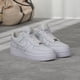 thumbnail image 2 of Zapatillas de baloncesto Nike Air Force 1 Low '07 blancas estilo retro, 2 of 8
