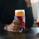 thumbnail image 4 of ¿Dónde en el Mundo está Carmen Sandiego? Funda enfriadora de latas, aislante de bebidas para mantener frías o calientes, funda térmica plegable para latas, portabebidas reutilizable, 4 of 6