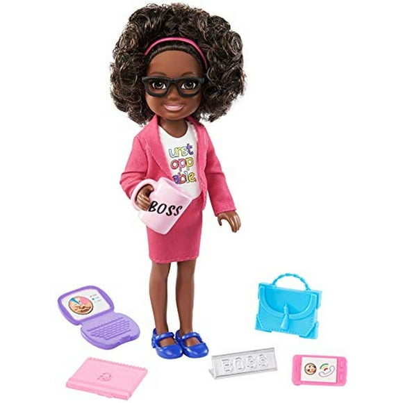 Barbie Chelsea puede ser Playset con muñeca Morena Chelsea Boss (6-in / 15.24-cm), maletín