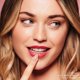 thumbnail image 4 of Mousse mate para labios ICONIC LONDON Cloud Kiss Code Red, 4 of 6