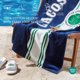thumbnail image 4 of Toalla Lacoste 91 cm × 183 cm Azul Marino con Insignia Única, 4 of 7