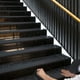 thumbnail image 2 of Adhesivo antideslizante para escalones de escalera (negro) de 10 cm x 5 m, 2 of 5