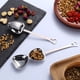thumbnail image 4 of 4 infusores de té para té suelto, coladores de té para té suelto, filtro de té de mango largo, cucharas infusoras de té de acero inoxidable con forma de corazón., 4 of 8