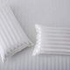 thumbnail image 3 of Juego de cama tamaño King con sábanas de seda satinada Lanest Housing, color blanco marfil, 3 of 7