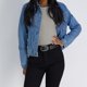 thumbnail image 4 of Cinturón Reversible para Mujer Levi's con Hebilla Central Ajustable, Negro/Marrón, Mediano, 4 of 6