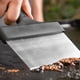 thumbnail image 4 of Rascador de plancha Blackstone 5061 con mango de acero inoxidable, 4 of 5