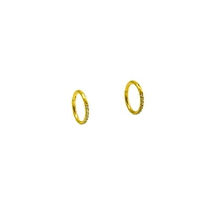 Elbauldejuma - Argollas Huggies 8Mm 16G Titanio F136 Zirconia Chapada Oro