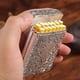 thumbnail image 2 of Estuche de aleación con tres aberturas para cigarrillos, diseño de Peaky Blinders, con tres lados tallados, ultrafino, estilo clásico europeo, para fumadores (amarillo)., 2 of 7