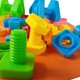 thumbnail image 2 of Juguete de Tuercas y Tornillos RAINBOW TOYFROG para niños pequeños - 40 piezas, 2 of 9