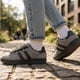 thumbnail image 2 of Zapatilla New Walk Clásica Retro Grafito, 2 of 6