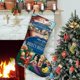 thumbnail image 1 of Los Pequeñines Tema: Calcetines de Navidad, fino lino blanco para colgar en escaleras y chimenea, decoración navideña para el hogar, regalo de Navidad.54cm×38cm, 1 of 5