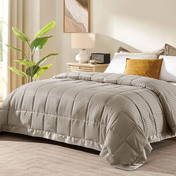 Manta downluxe tamaño queen con ribete satinado, color arena, 230 x 230 cm