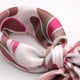 thumbnail image 3 of Pañuelo tipo seda 70 x 70 estampado casual elegante rosa Talla Única, 3 of 4