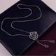 thumbnail image 4 of Rhinestone Negro Rose Colgante Largo Collar Mujeres Suéter Cadena Statehombrest Collar Gargantilla Ajustable Elegante Joyería Cristal Accesorios Dressy Collogatoion Invierno Noche Partey Boda Plata, 4 of 7