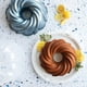 thumbnail image 4 of Molde para Bundt con Remolino Nordic Ware, 10 Tazas, Azul Crepúsculo, 4 of 6