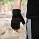 thumbnail image 4 of Guante táctico de medio dedo con nudillos duros para hombre, guantes de airsoft sin dedos con pantalla táctil para entrenamiento de combate en motocicleta, tiro militar, caza y deportes al aire libre., 4 of 7