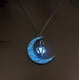 thumbnail image 1 of Collar con luna creciente y obsidiana plateada que brilla en la oscuridad - Amuleto de luna azul brillante - Collar de hada de fantasía mágica brillante - Joyería brillante (azul cielo), 1 of 3