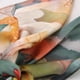 thumbnail image 4 of Pañuelo tipo seda 70 x 70 estampado floral con libélulas elegante beige Talla Única, 4 of 4