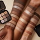 thumbnail image 4 of Paleta De Sombras De Ojos Glamour Multi Finish 01, 4 of 4