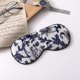 thumbnail image 4 of Máscara para Dormir Tim & Tina de Seda Ajustable – Azul y Blanco, 4 of 4