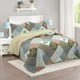 thumbnail image 2 of Cubrecama Quilt Sherpa 2pl Tierra Verde Oliva Azul Suave Y Beige Motivos Florales Y Geométricos, 2 of 3