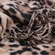 thumbnail image 4 of Bufanda Tipo Cashmere Animal Print Elegante Con Flecos Mujer Crema Talla Única, 4 of 5