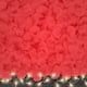 thumbnail image 3 of Paquete de 4500 pétalos de rosa roja artificiales para eventos románticos, 3 of 8