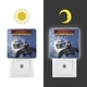 thumbnail image 3 of Dragones: Carrera al Borde Luz nocturna LED con sensor de anochecer a amanecer para dormitorio, baño, pasillo, escaleras - Lámpara LED nocturna de enchufe, 0.5W - 1 pieza, 3 of 6