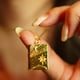 thumbnail image 3 of Colgante Libro Relicario Estrella Luna Chapado En Oro 18k, 3 of 3