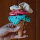 thumbnail image 5 of Kit Skincare Accesorios | Cintillo + Muñequeras + Pétalos desmaquillantes + Scrunchies, 5 of 6