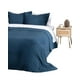 thumbnail image 1 of Cubrecama Quilt MAS 2 ALMOHADAS DE REGALO MF Mashini, 1 of 4