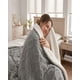 thumbnail image 3 of Frazada Sherpa Premium Con Diseño De Diamantes King, 3 of 6
