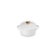 thumbnail image 1 of Cazuela mini redonda Le Creuset 240 ml blanco con pomo en forma de corazón dorado, 1 of 3