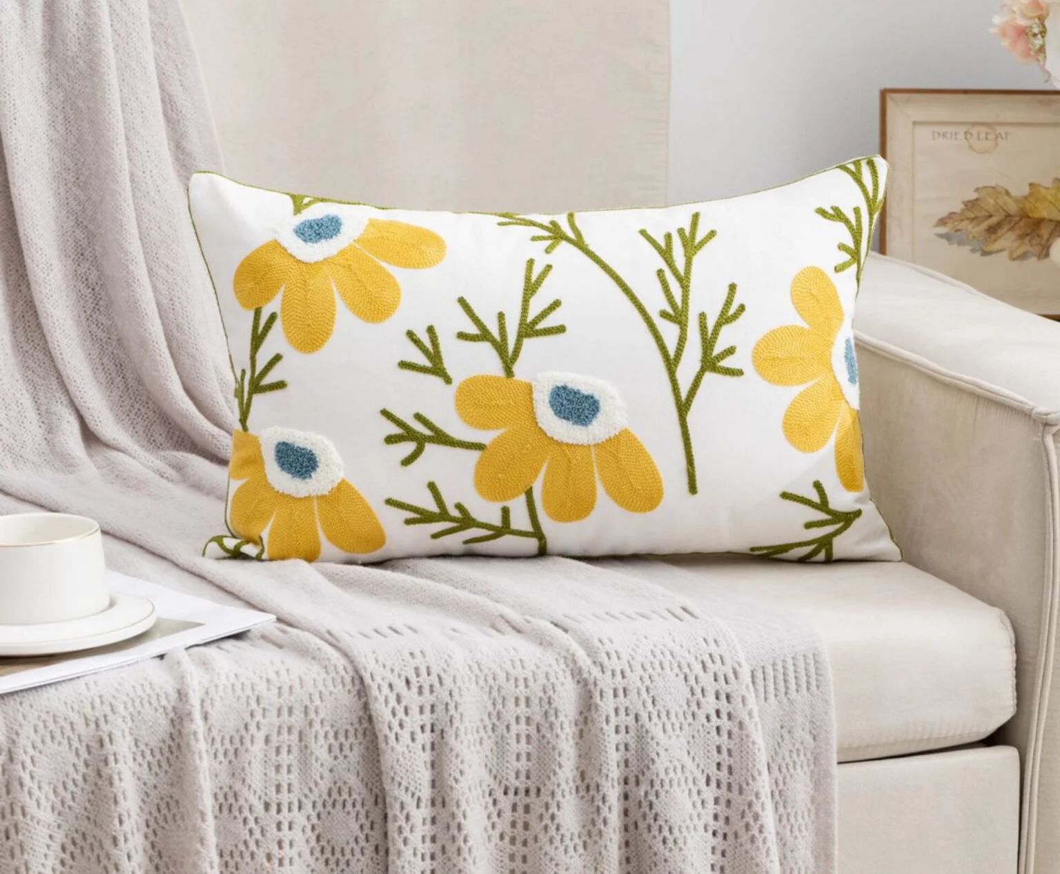 Homestore - Cojin Bordado 30X50 Cm Margarita Mitad Amarilla