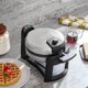 thumbnail image 4 of Máquina para hacer gofres Cuisinart, redonda, belga, modelo WAF-F30NAS, color negro y plateado, 4 of 5