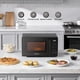 thumbnail image 4 of Microondas BLACK+DECKER EM9P02P9 de 0,9 pies cúbicos, 900 W, negro, 4 of 8