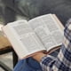 thumbnail image 2 of Biblia Thomas Nelson KJV de letra grande, rosa, Leathersoft, 2 of 9